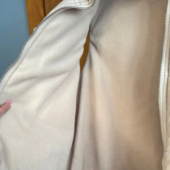 Old Navy Cream Puffer Vest Sz M - Picture 9 of 11